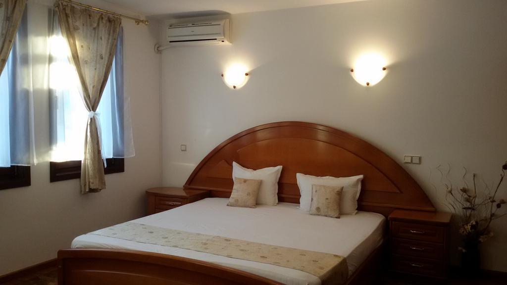 Family Hotel Elegance Arbanasi Exterior foto