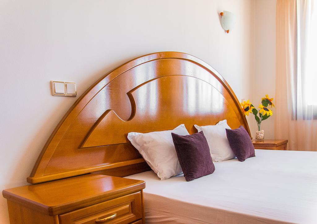 Family Hotel Elegance Arbanasi Quarto foto