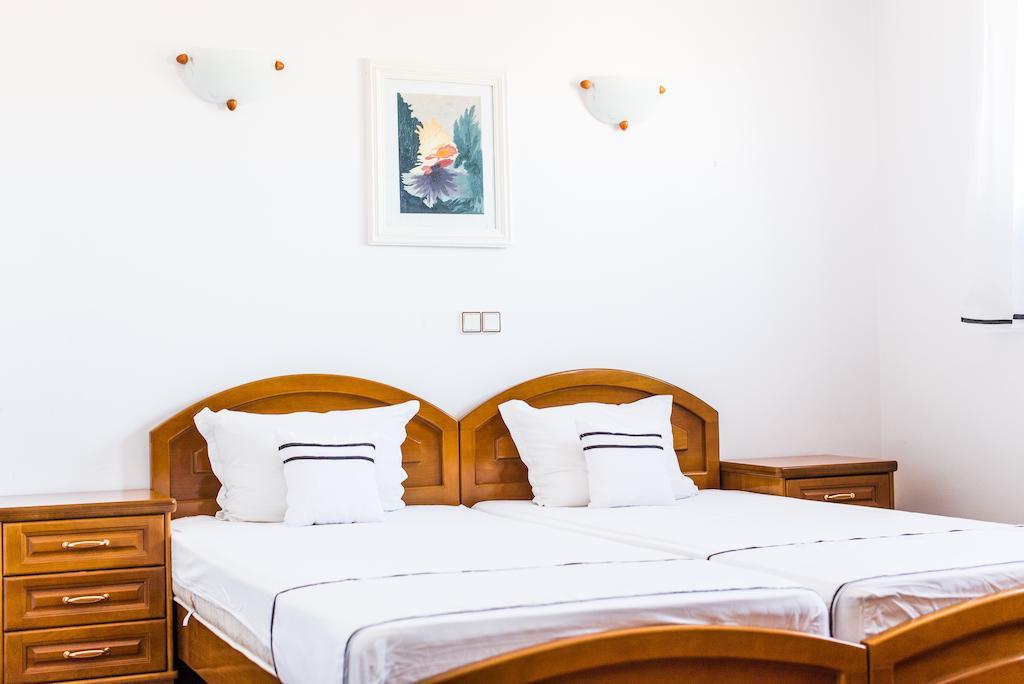 Family Hotel Elegance Arbanasi Quarto foto
