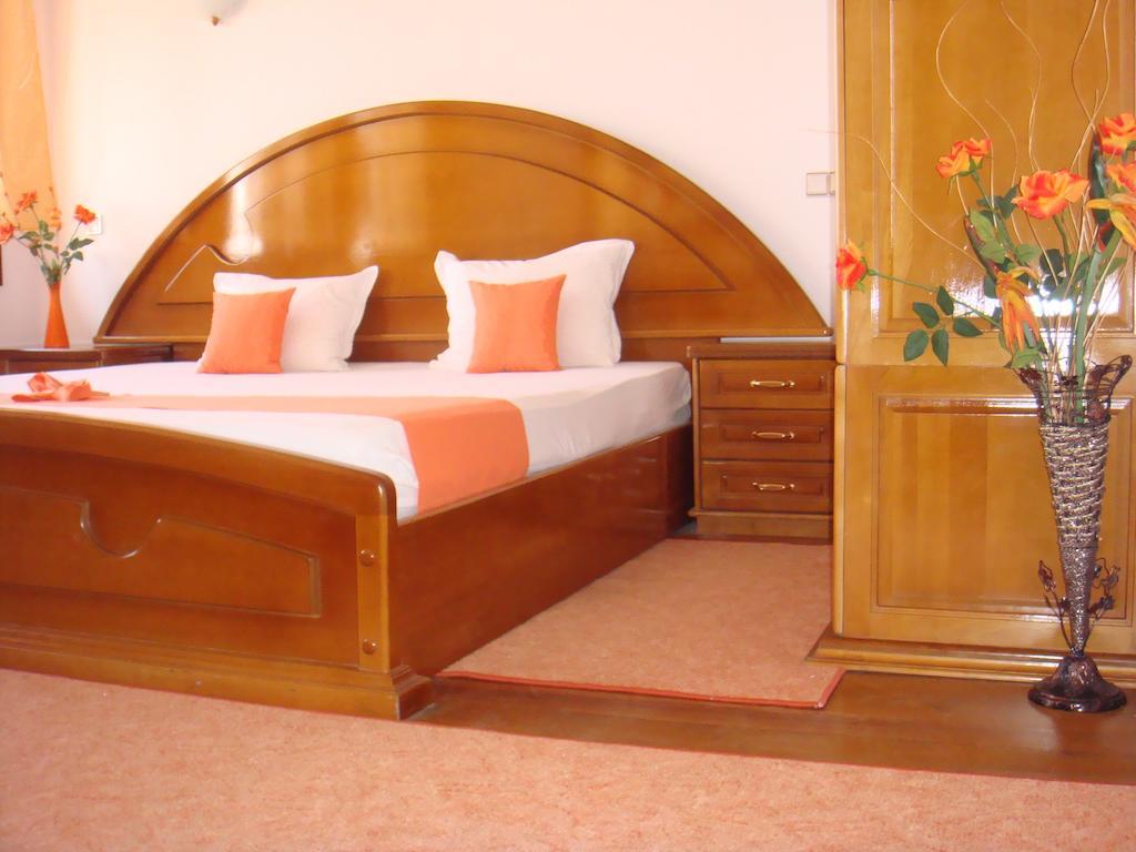 Family Hotel Elegance Arbanasi Quarto foto
