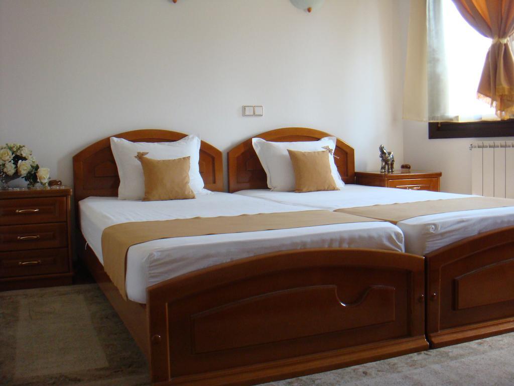 Family Hotel Elegance Arbanasi Quarto foto