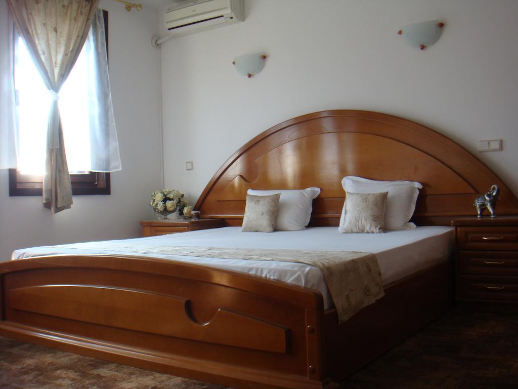 Family Hotel Elegance Arbanasi Quarto foto