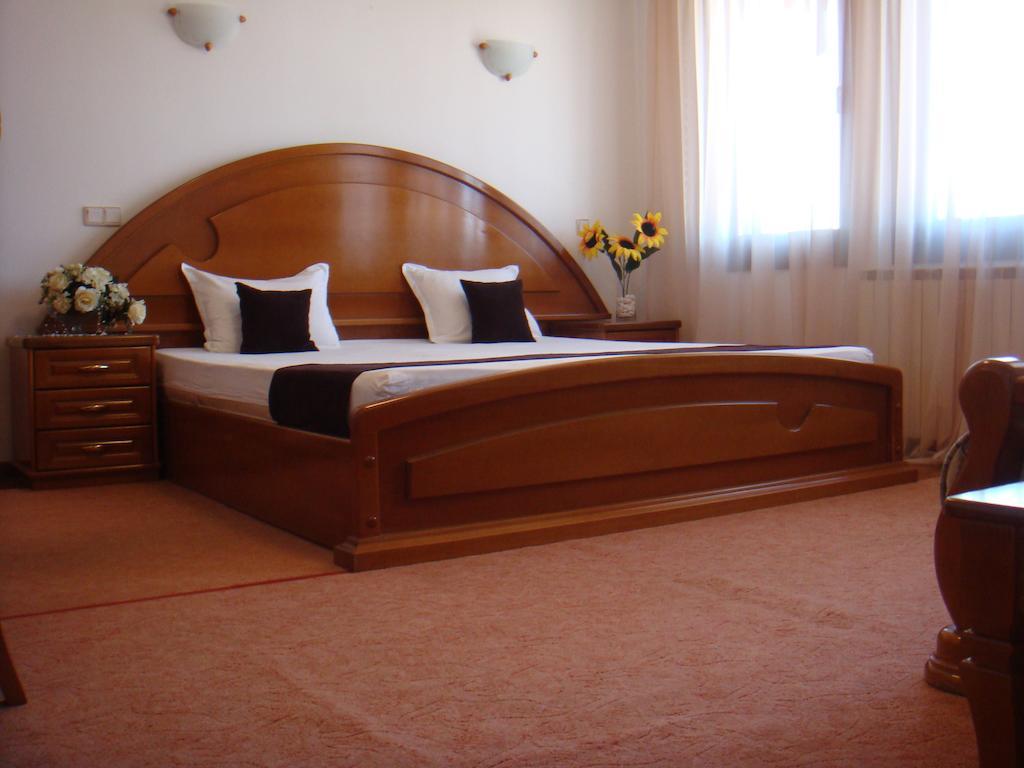 Family Hotel Elegance Arbanasi Quarto foto